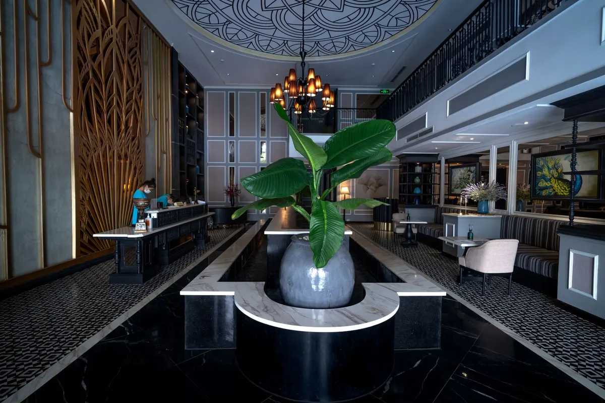 Business hotel, photo 1
