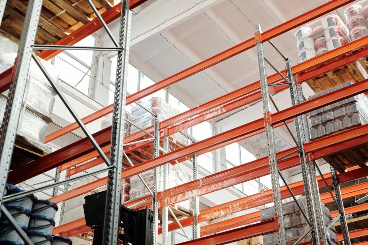 Distribution warehouse, photo 1